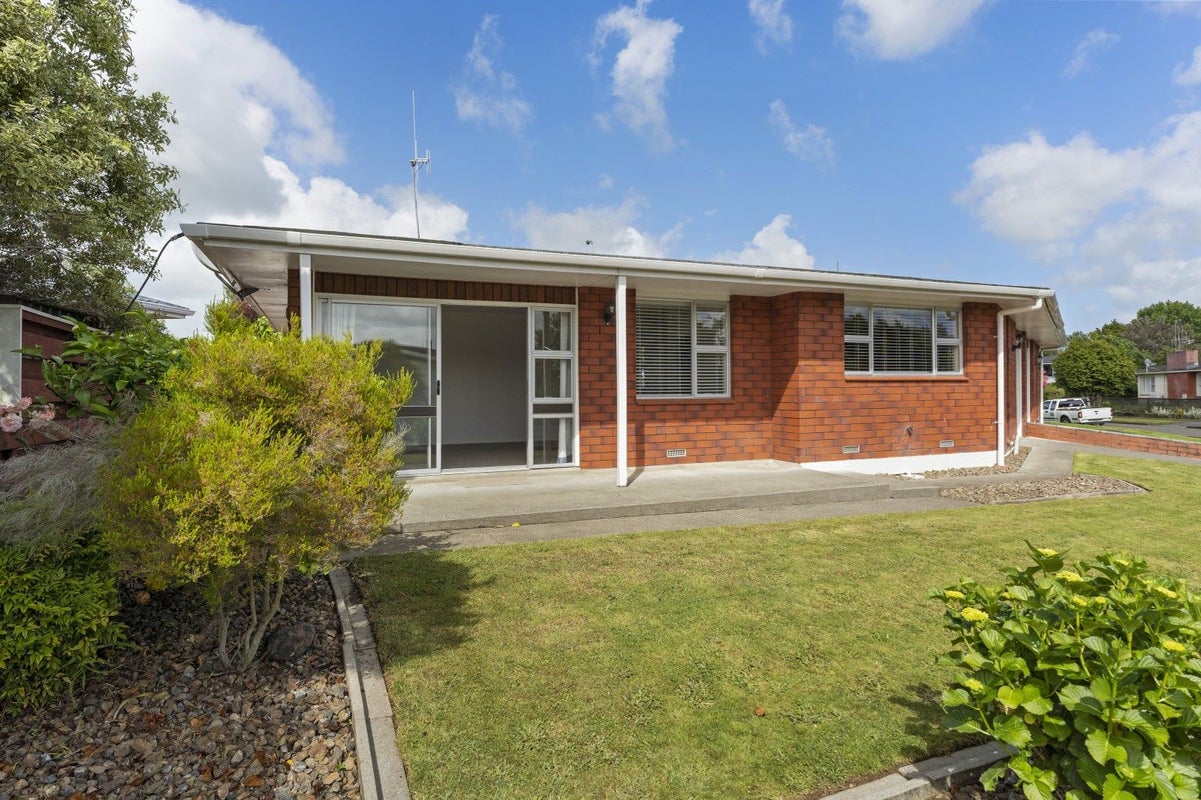 17 Te Punga Place, Awapuni, Palmerston North - Carousel 1