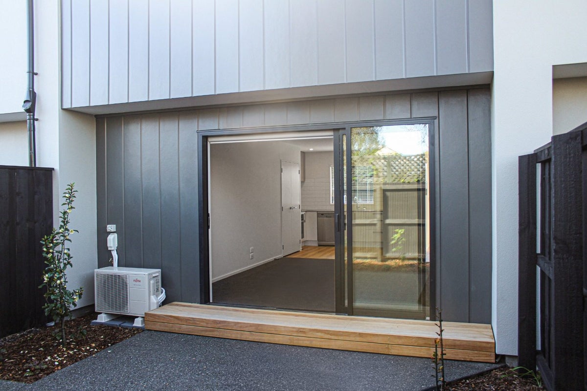 6/306 Worcester Street, Linwood, Christchurch - Carousel 11