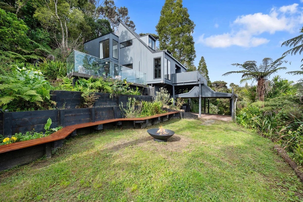 35 Pluto Place, Beach Haven, Auckland - Carousel 1