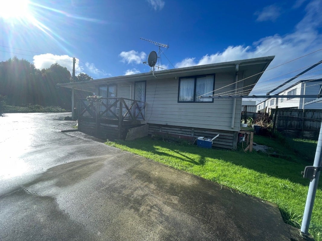 10 Christmas Road, Manurewa, Auckland - Carousel 1