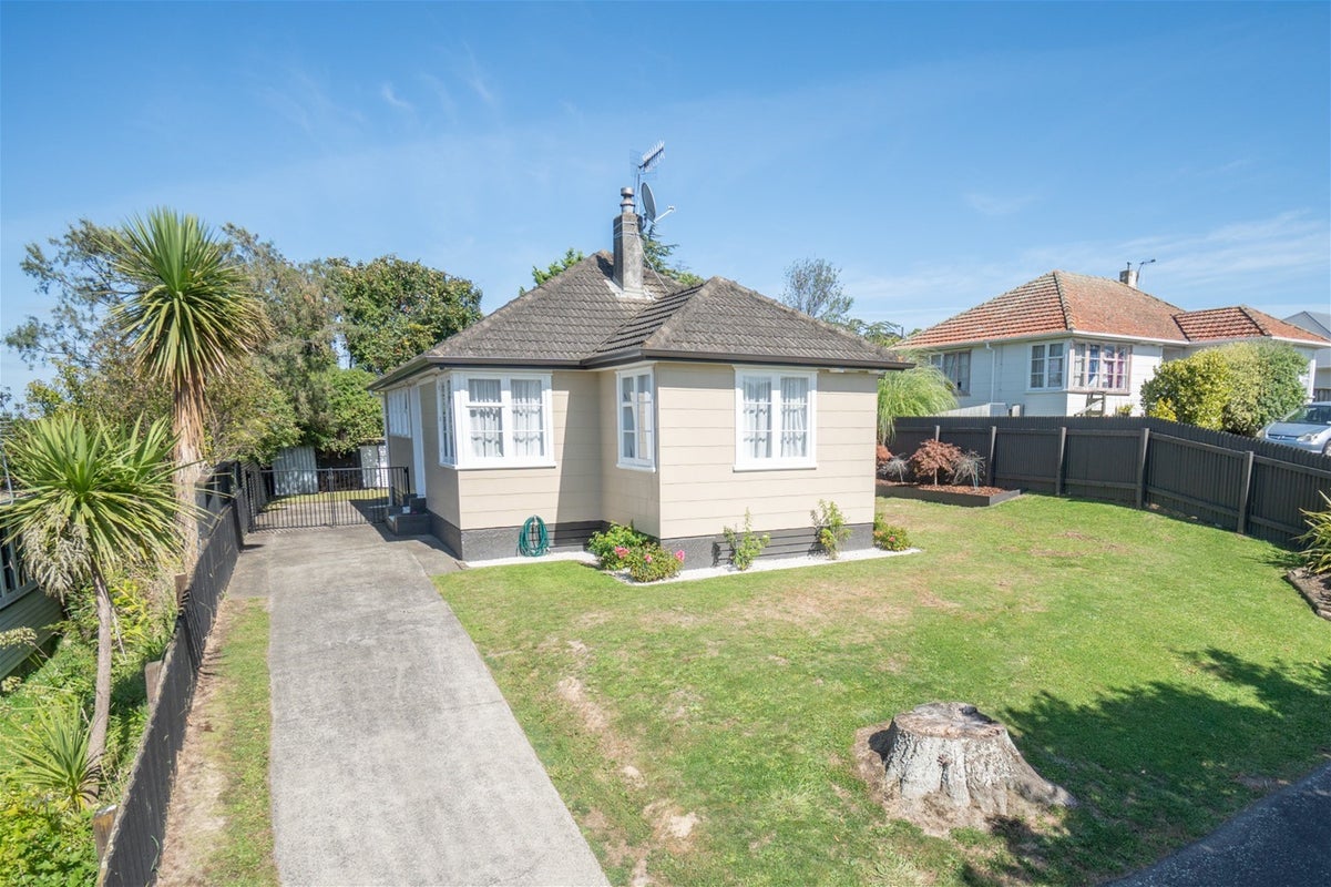 48 Upham Terrace, Roslyn, Palmerston North - Carousel 1