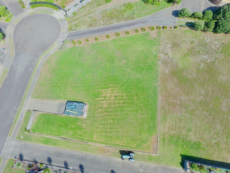8 Ngati Huia Place, Waitarere Beach, Levin - Carousel 2
