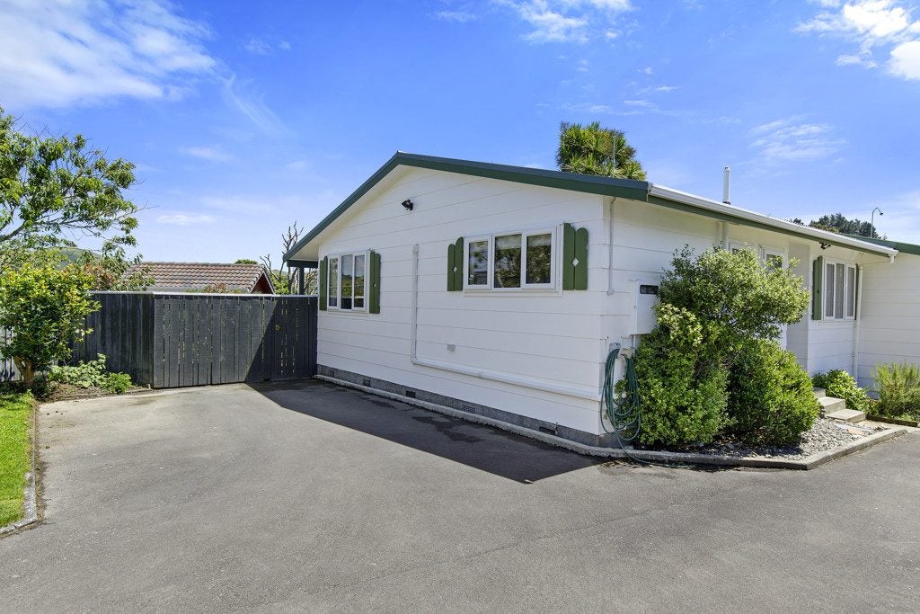 1/21 Tarras GR, Kelson, Lower Hutt - Carousel 1