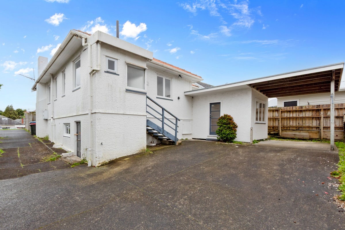 3 Carlton Street, Hillsborough, Auckland - Carousel 12