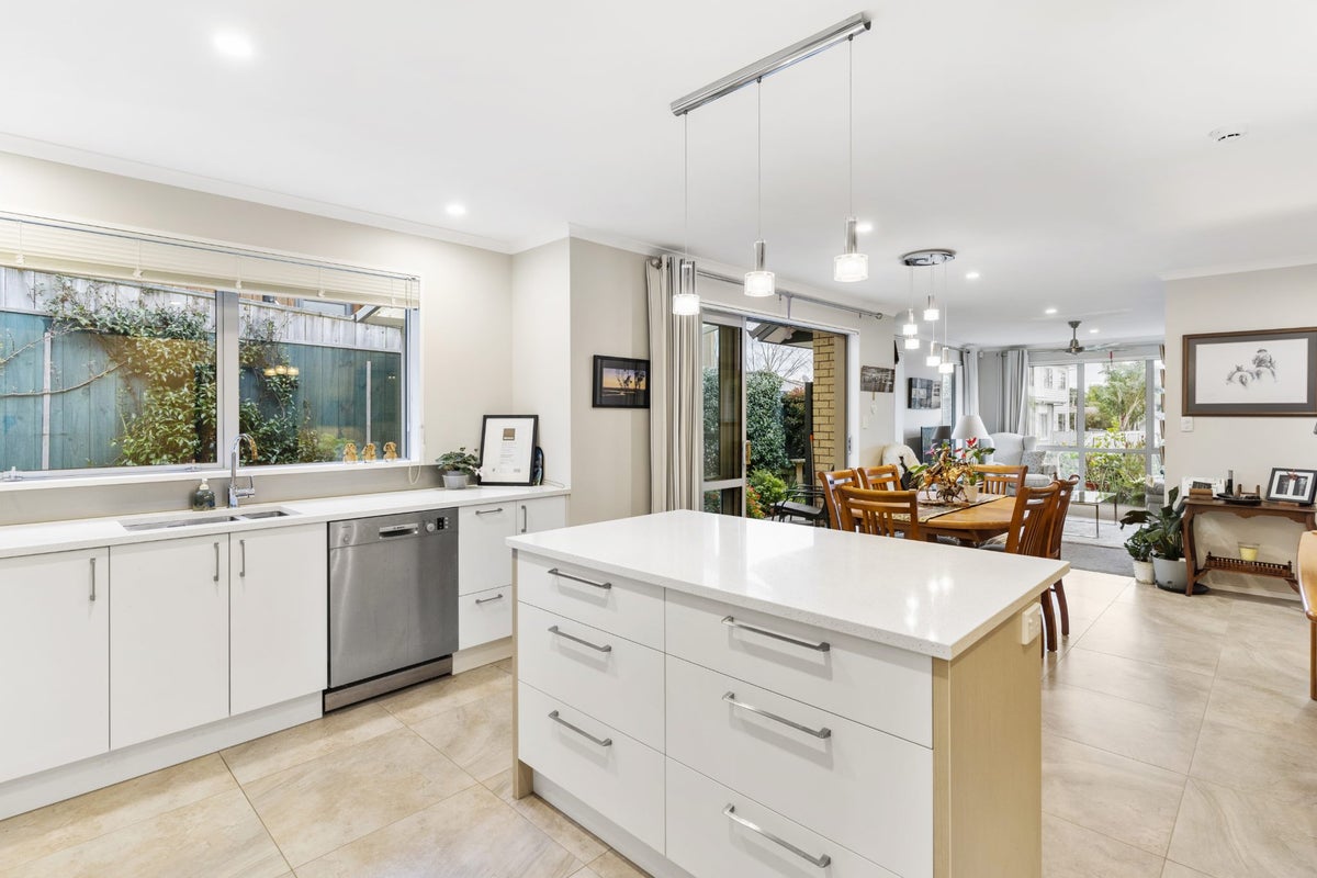 24 Atalanta Way, Beachlands, Auckland - Carousel 1