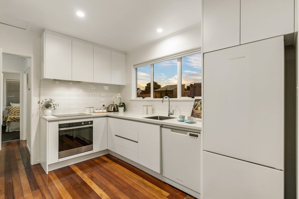 4B Seaforth Ave, Mangere Bridge, Manukau - Carousel 2