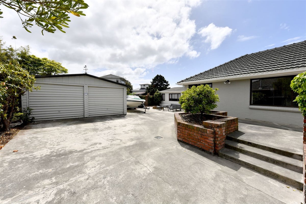 51 Vardon Crescent, Shirley, Christchurch - Carousel 2