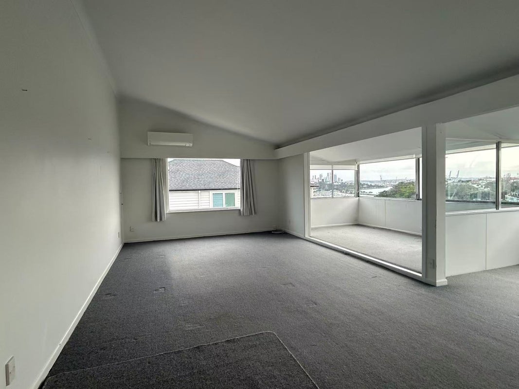 27 Ngaiwi Street, Orakei, Auckland - Carousel 1
