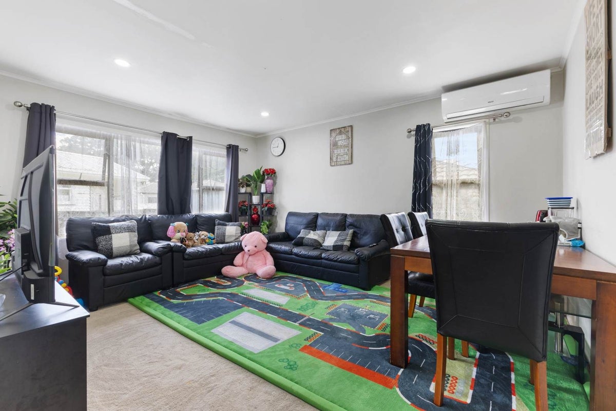 5 Lloyd Avenue, Papatoetoe, Auckland - Carousel 2