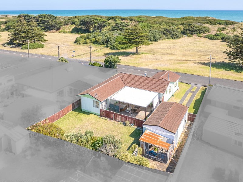 22 Seafront Road, Castlecliff, Whanganui - Carousel 1