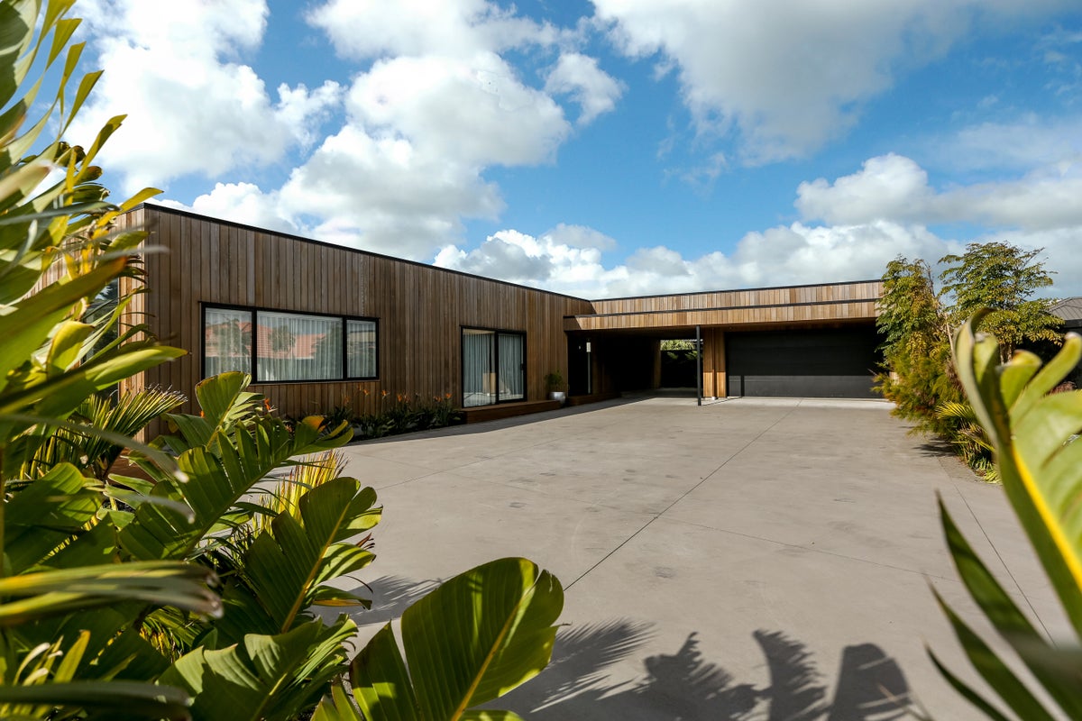 70 Links Drive, Waiwhakaiho, New Plymouth - Carousel 1