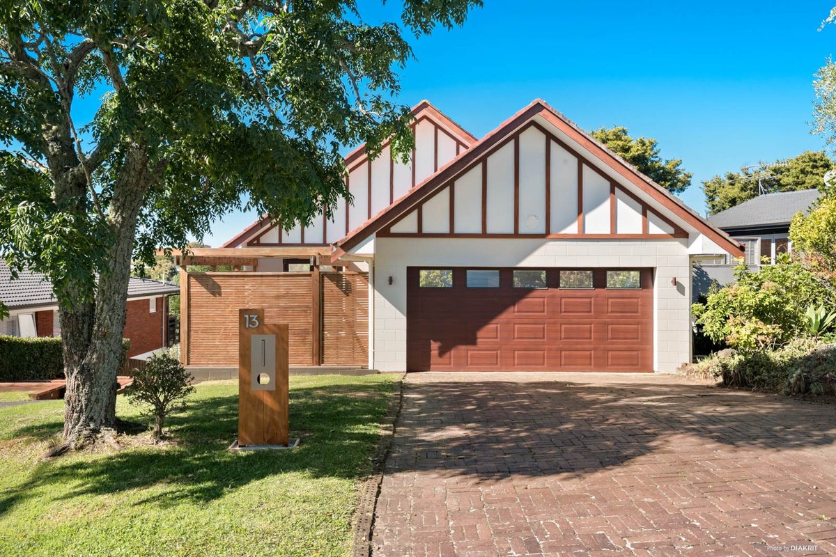 13 Welland Place, Hillcrest, Auckland - Carousel 1