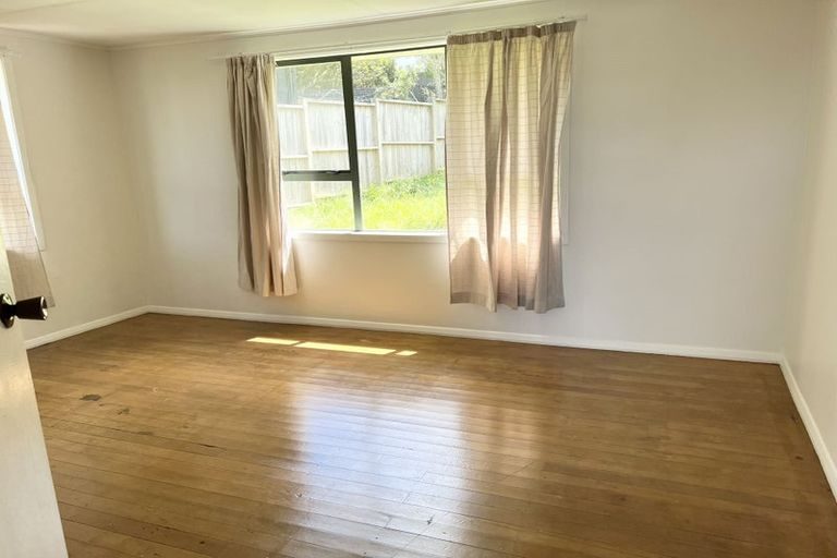 22 Clairville Crescent, Wai o Taiki Bay, Auckland - Carousel 2
