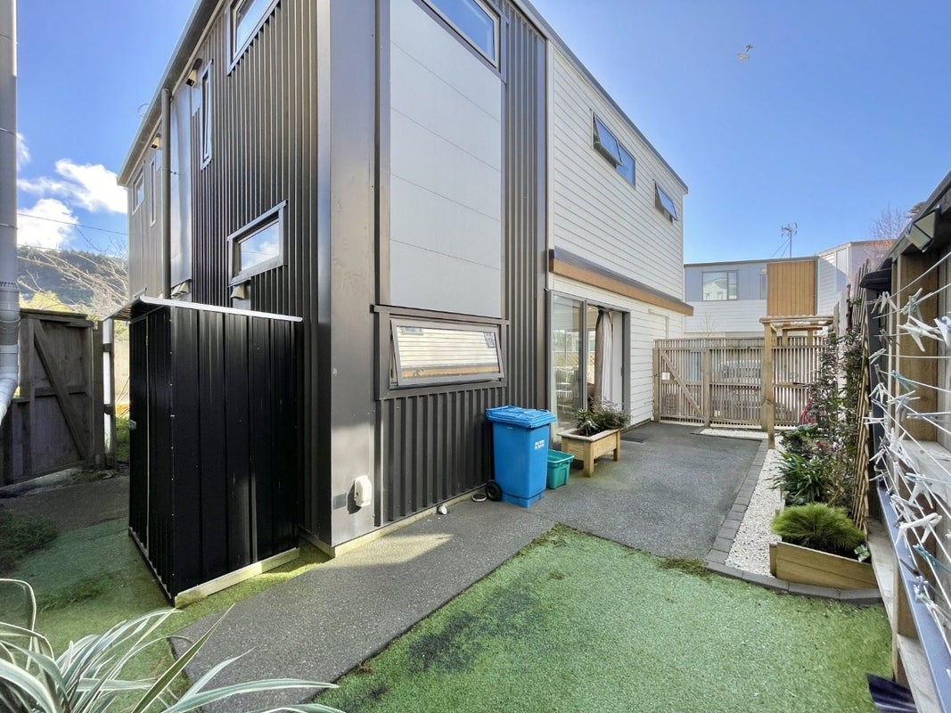 9/7 Handyside Street, Tawa, Wellington - Carousel 15