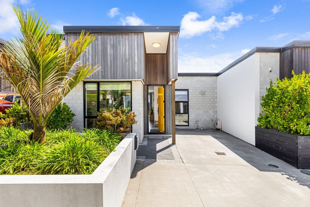31B Westgate Drive, Westgate, Auckland - Carousel 1