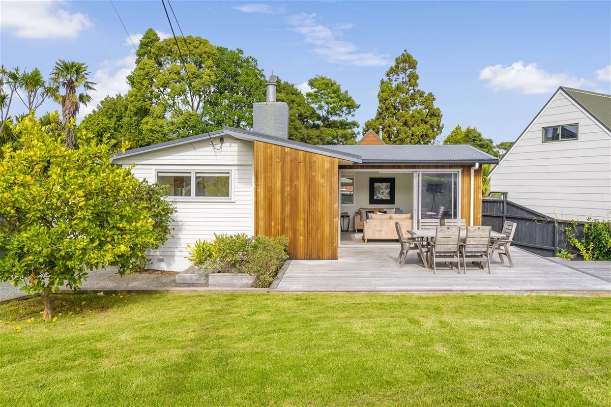 1/9 Wharf Road, Te Atatū Peninsula, Auckland - Carousel 1