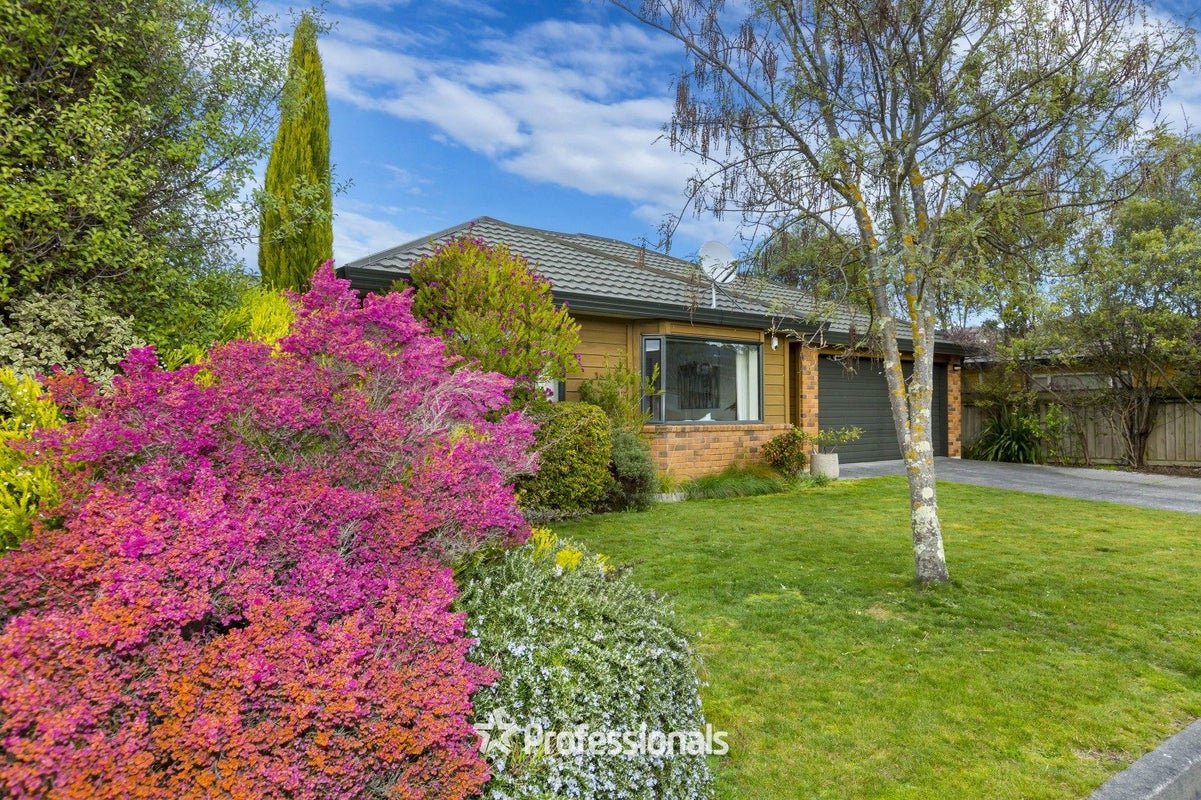 19 Talbot Grove, Trentham, Upper Hutt - Carousel 1