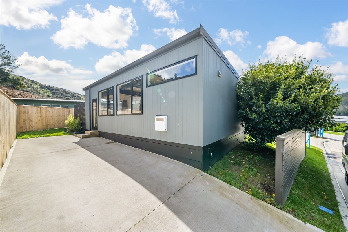 10 Hastings Grove, Wainuiomata, Lower Hutt - Carousel 2
