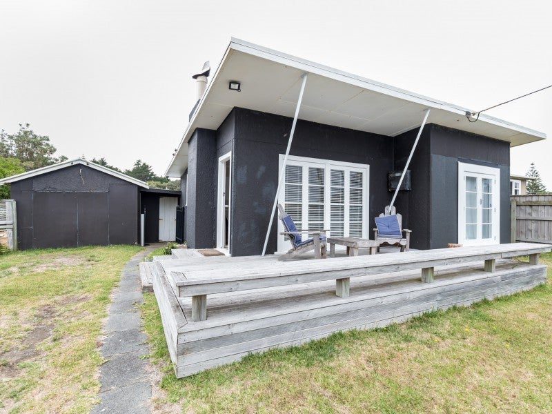166 Park Avenue, Waitarere Beach, Levin - Carousel 1