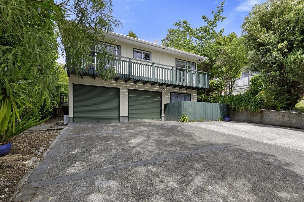7 Zeala Grove, Stokes Valley, Lower Hutt - Carousel 2