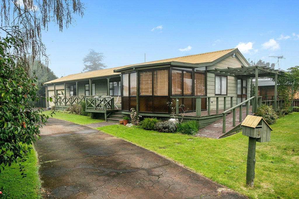 4 Vennell Street, Leamington, Cambridge - Carousel 1