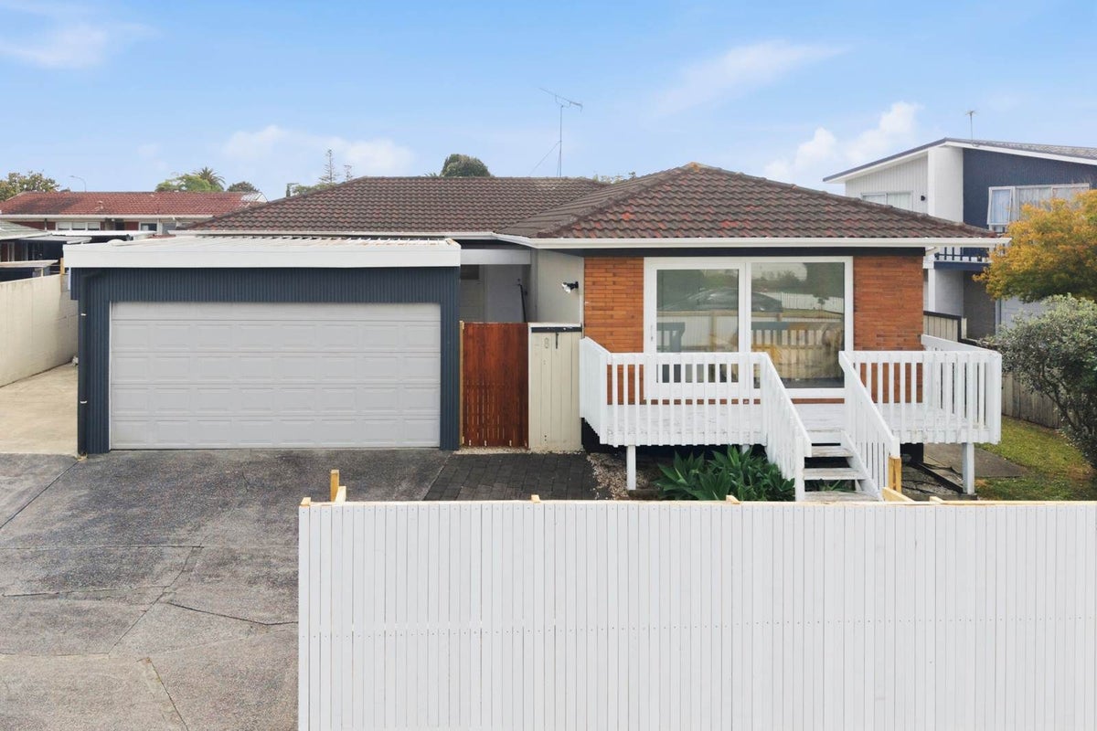 28 Whiteacres Drive, Sunnyhills, Auckland - Carousel 1