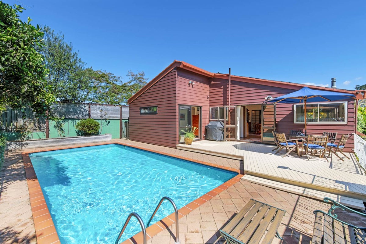 67 Merriefield Avenue, Forrest Hill, Auckland - Carousel 2