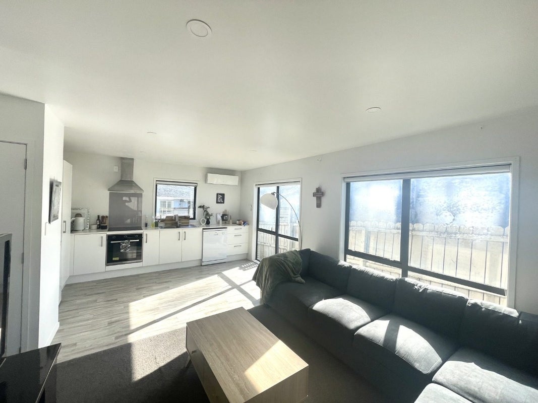 32 Fairlight Place, Manurewa, Auckland - Carousel 1