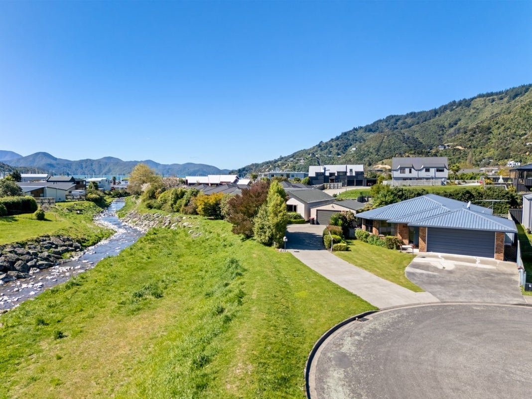 19 Captains Close, Waikawa, Picton - Carousel 2