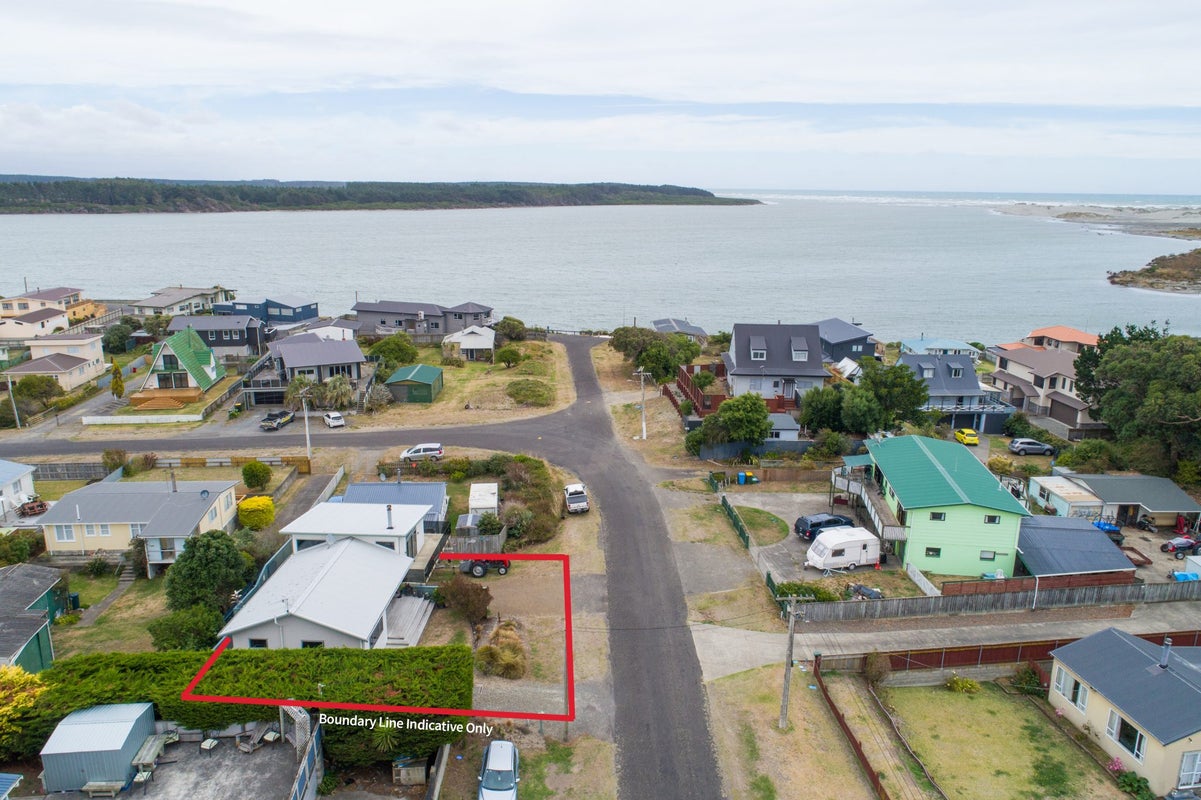 18 Robbie Street, Foxton Beach, Foxton - Carousel 2