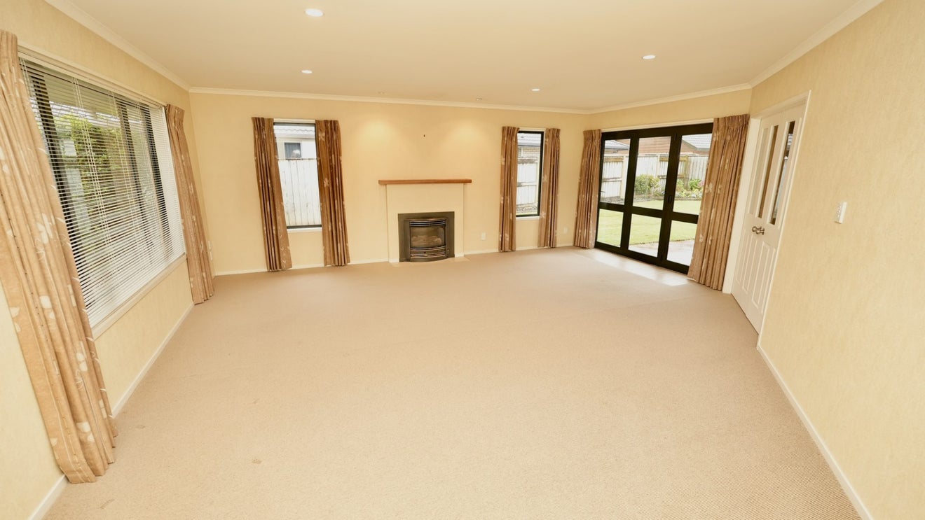 24 Johnstone Drive, Fitzherbert, Palmerston North - Carousel 2