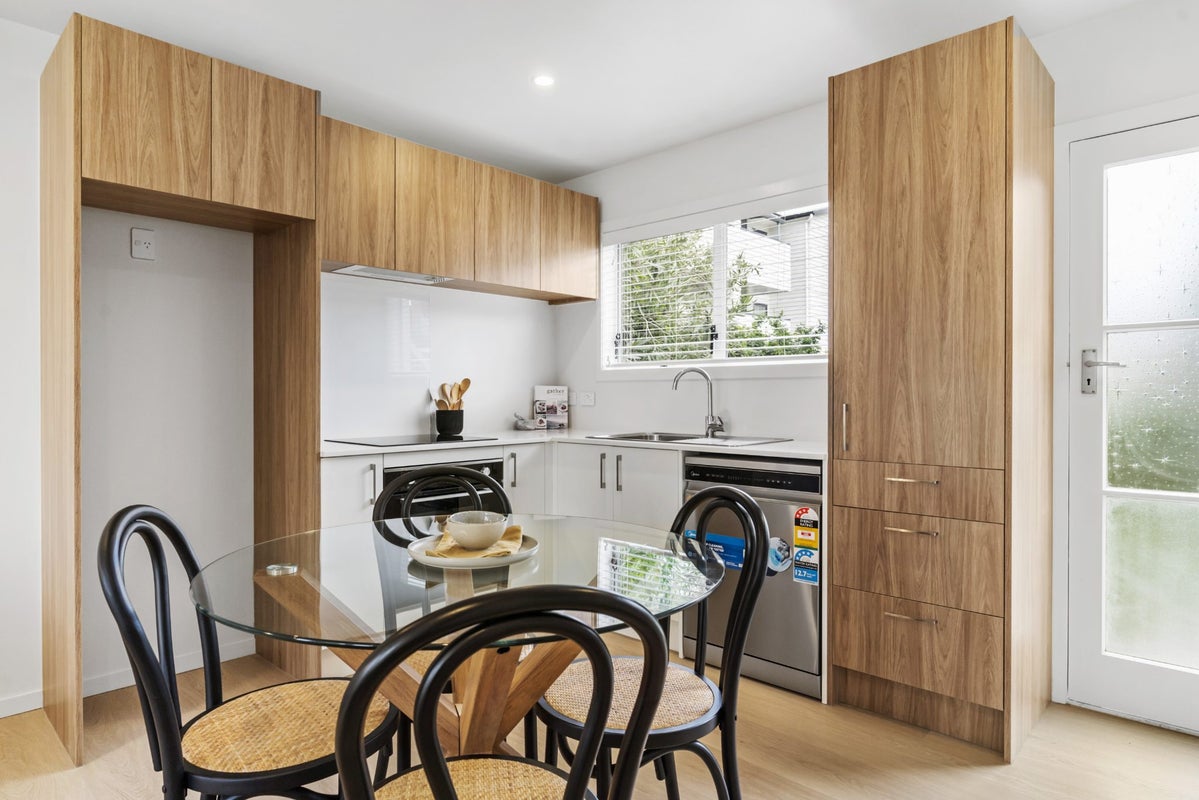 1/13 Elm Street, Avondale, Auckland - Carousel 2