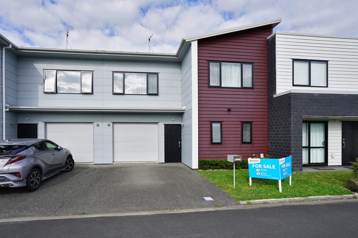 20 Rebekah Crescent, Flagstaff, Hamilton - Carousel 1