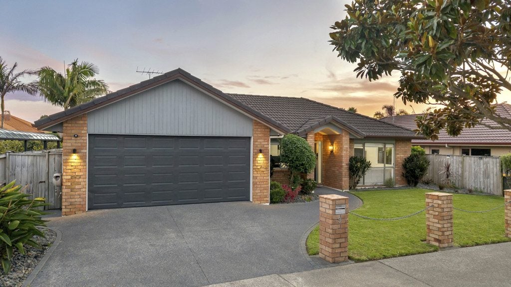 9 Premwood Road, Flat Bush, Auckland - Carousel 1
