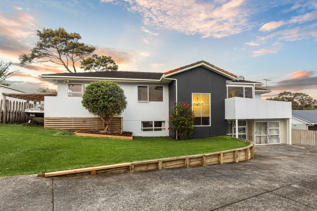 10 Tamahere Drive, Glenfield, Auckland - Carousel 1