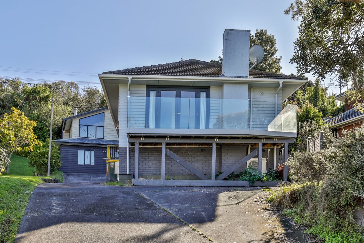 2/17 St Peters Street, Northcote, Auckland - Carousel 1