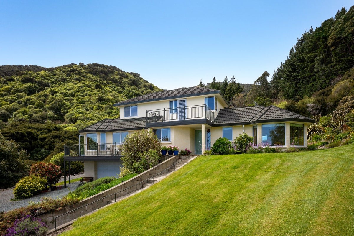 31 Strathaven Place, Atawhai, Nelson - Carousel 1