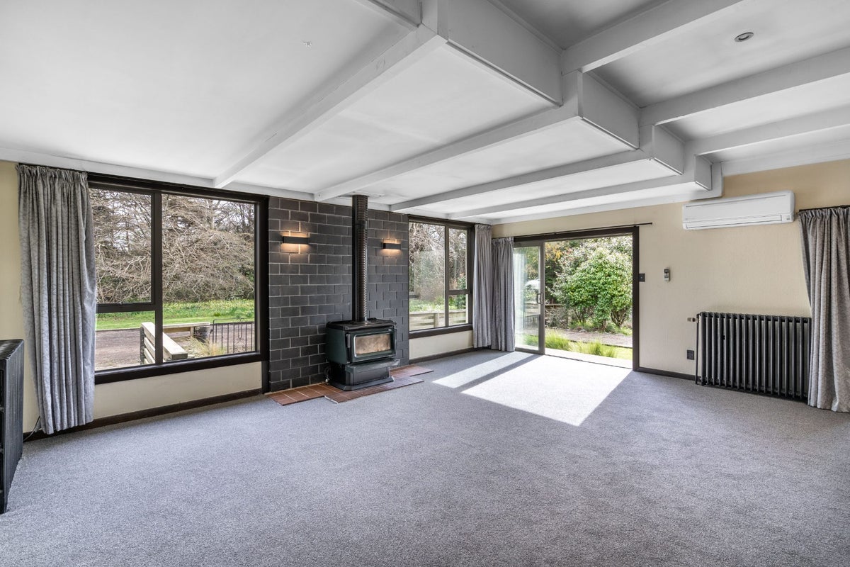525 North Road, Anderson Park - Carousel 2