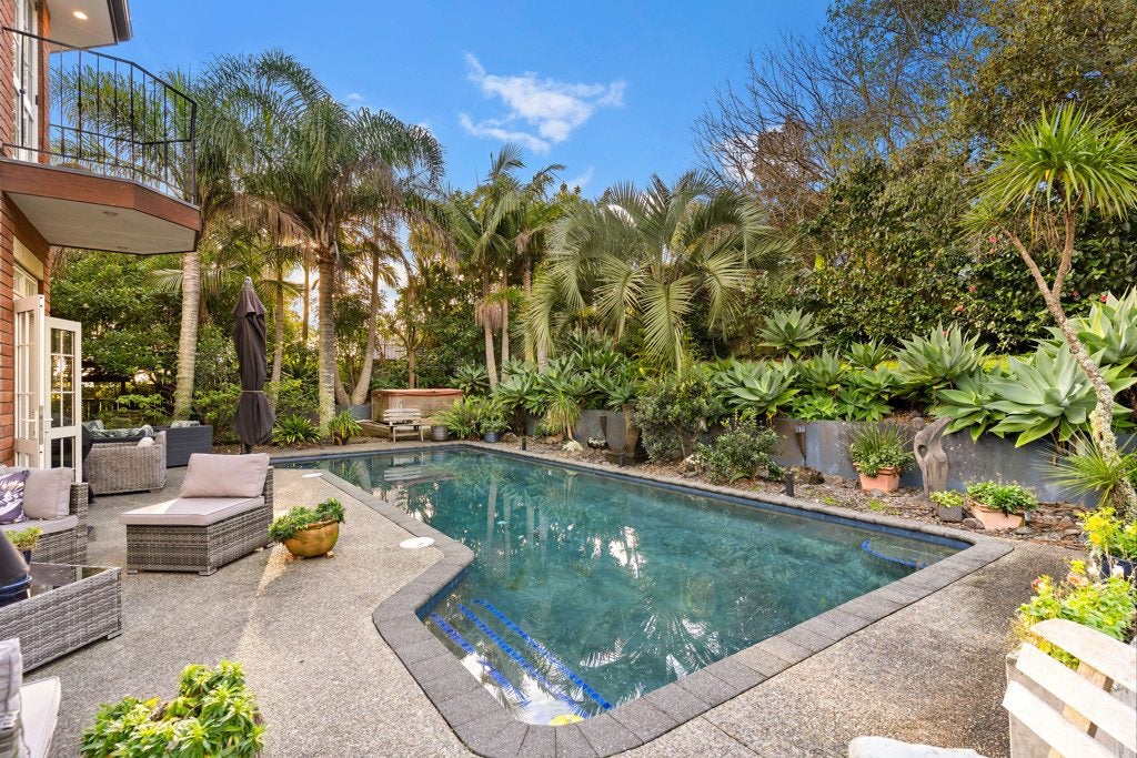 32 Oakford Park Crescent, Greenhithe, Auckland - Carousel 2