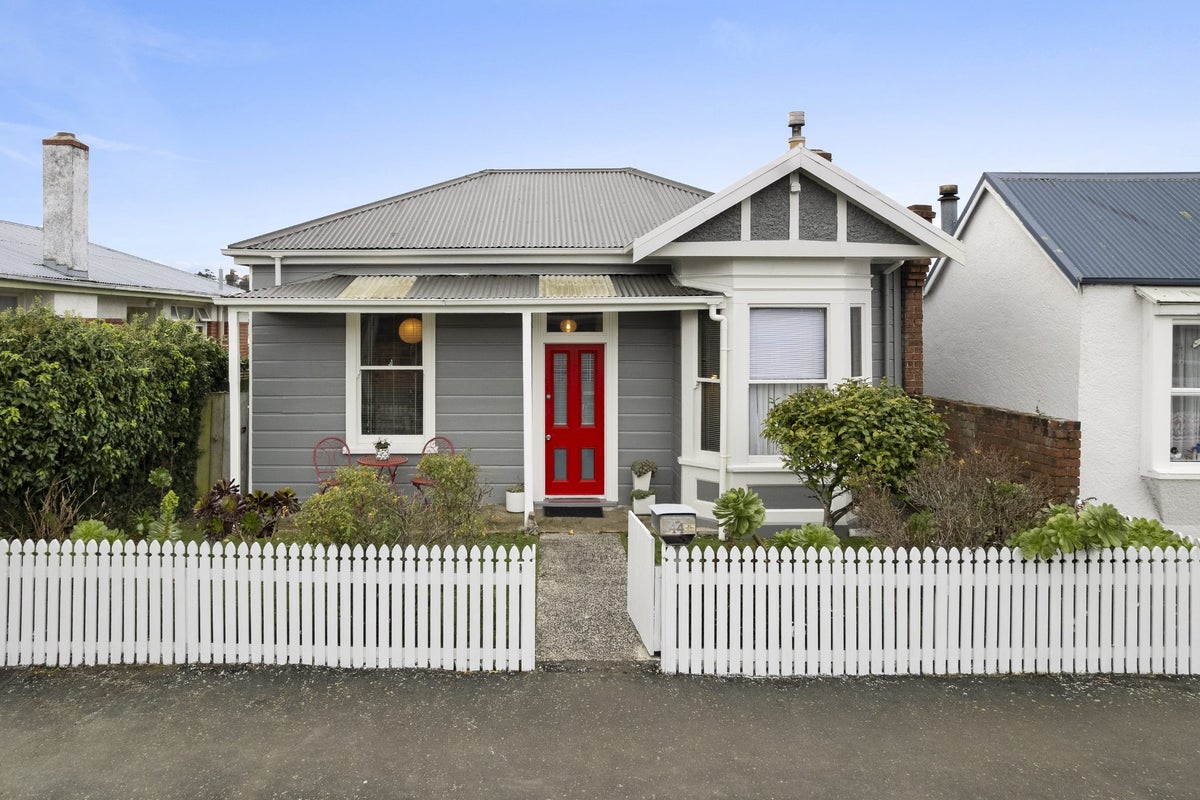 44 Eastbourne Street, Caversham, Dunedin - Carousel 1