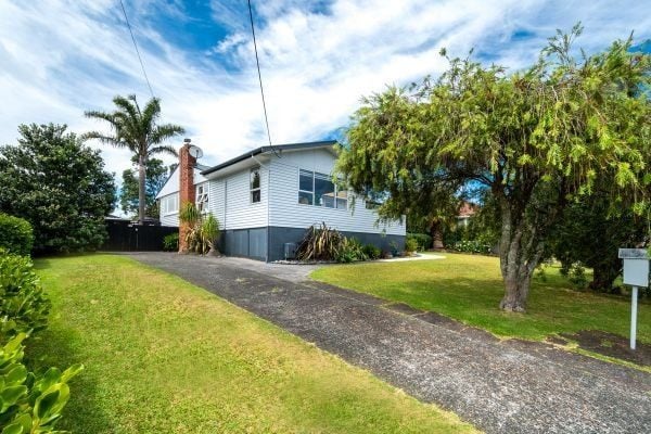 6 Boler Place, New Lynn, Auckland - Carousel 2