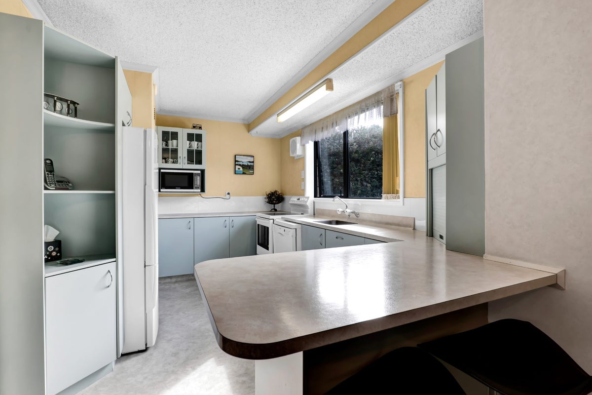 2 Bronte Place, Whalers Gate, New Plymouth - Carousel 2