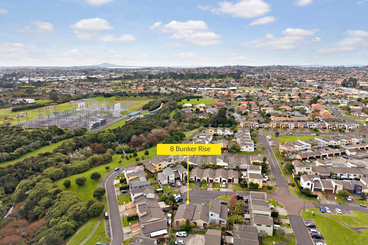 8 Bunker Rise, Golflands, Auckland - Carousel 25
