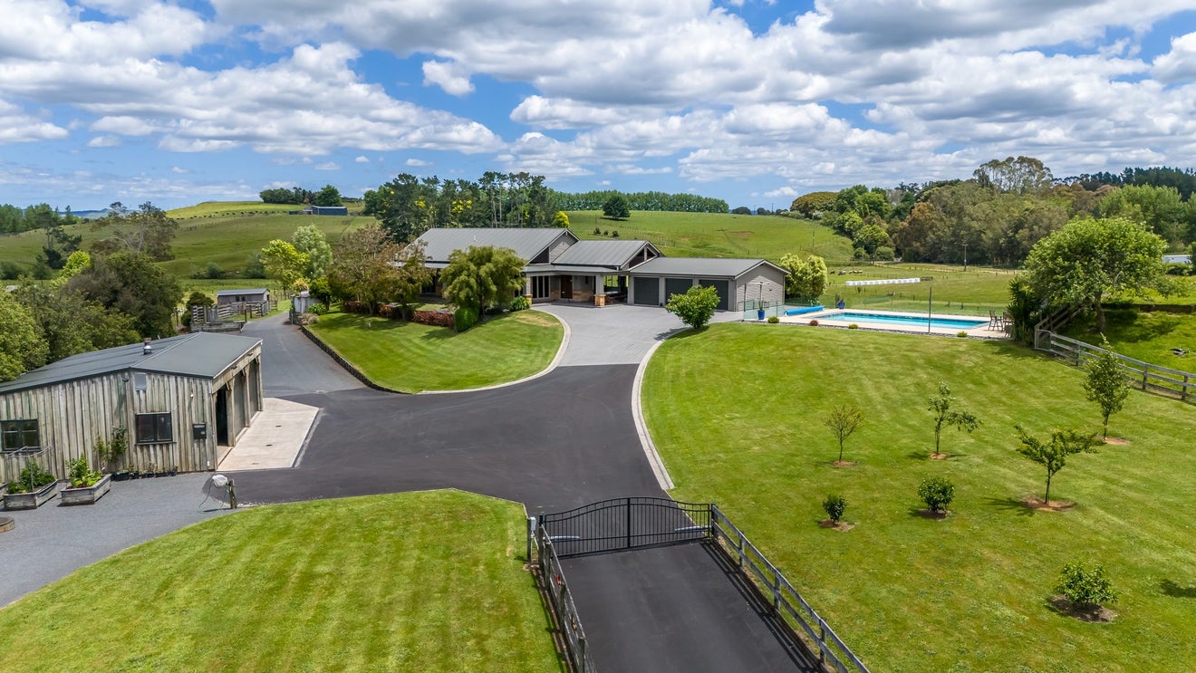 220 Howden Road, Temple View, Hamilton - Carousel 1