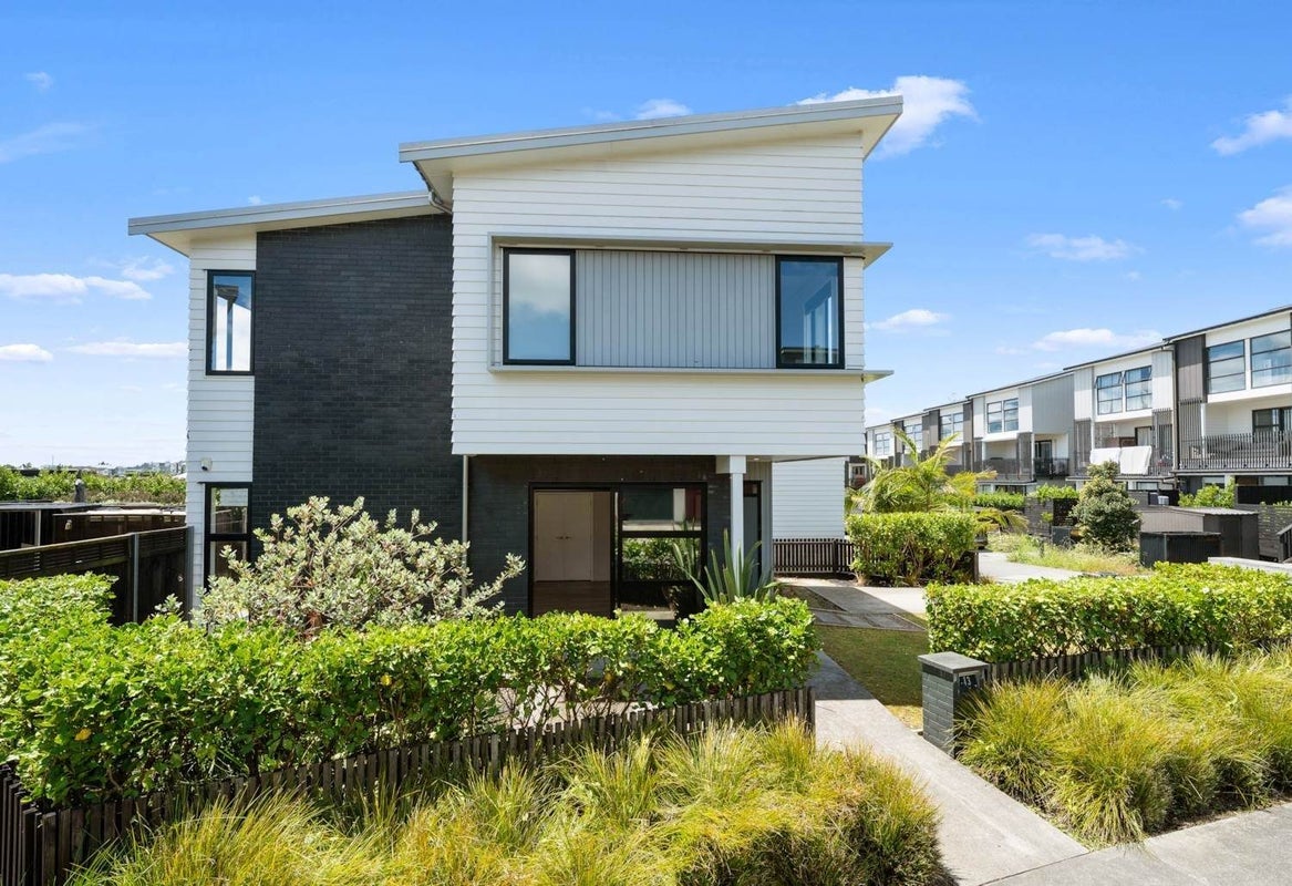 13 Te Aho Matua Road, Hobsonville, Auckland - Carousel 1