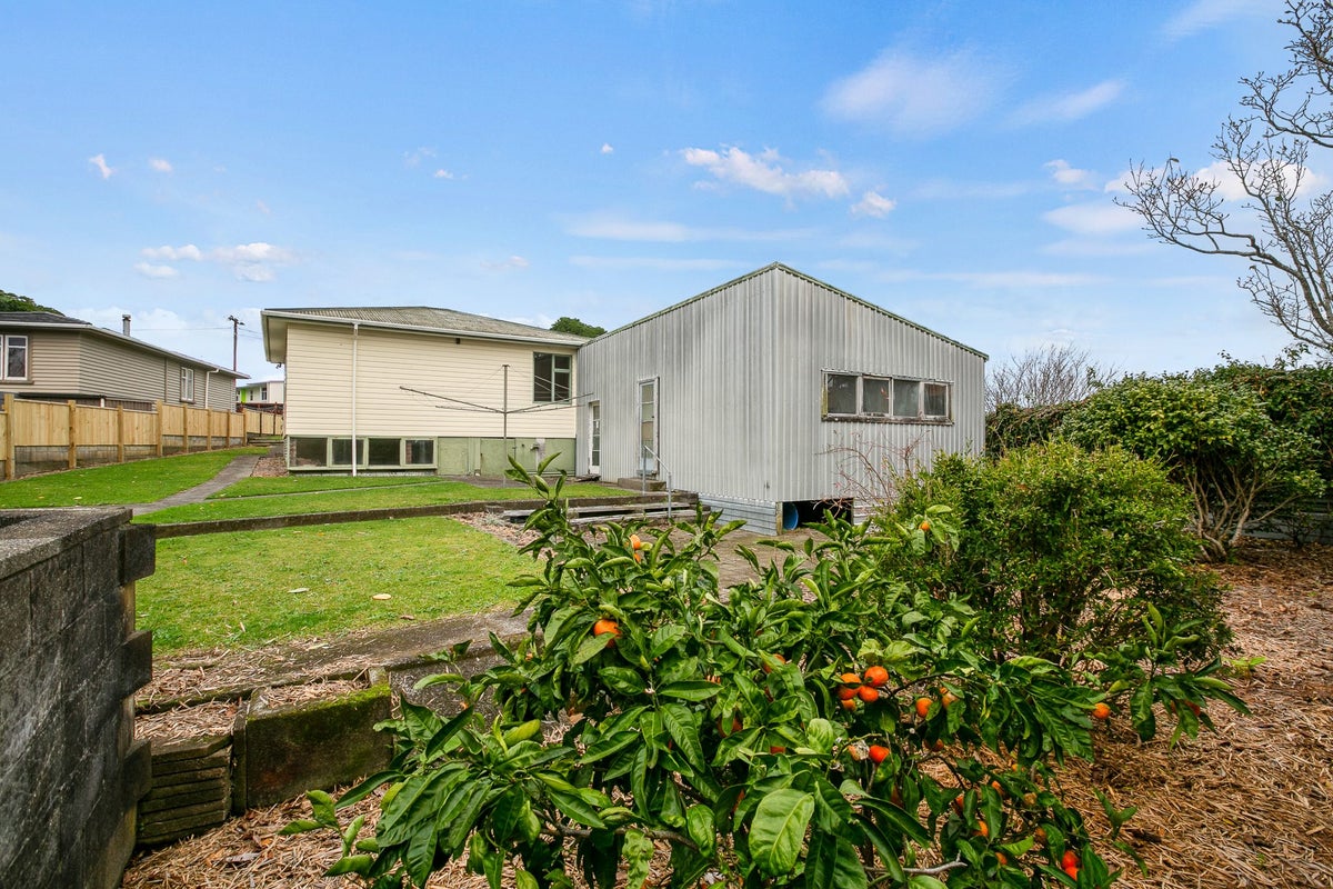 5 Endeavour Street, Marfell, New Plymouth - Carousel 15