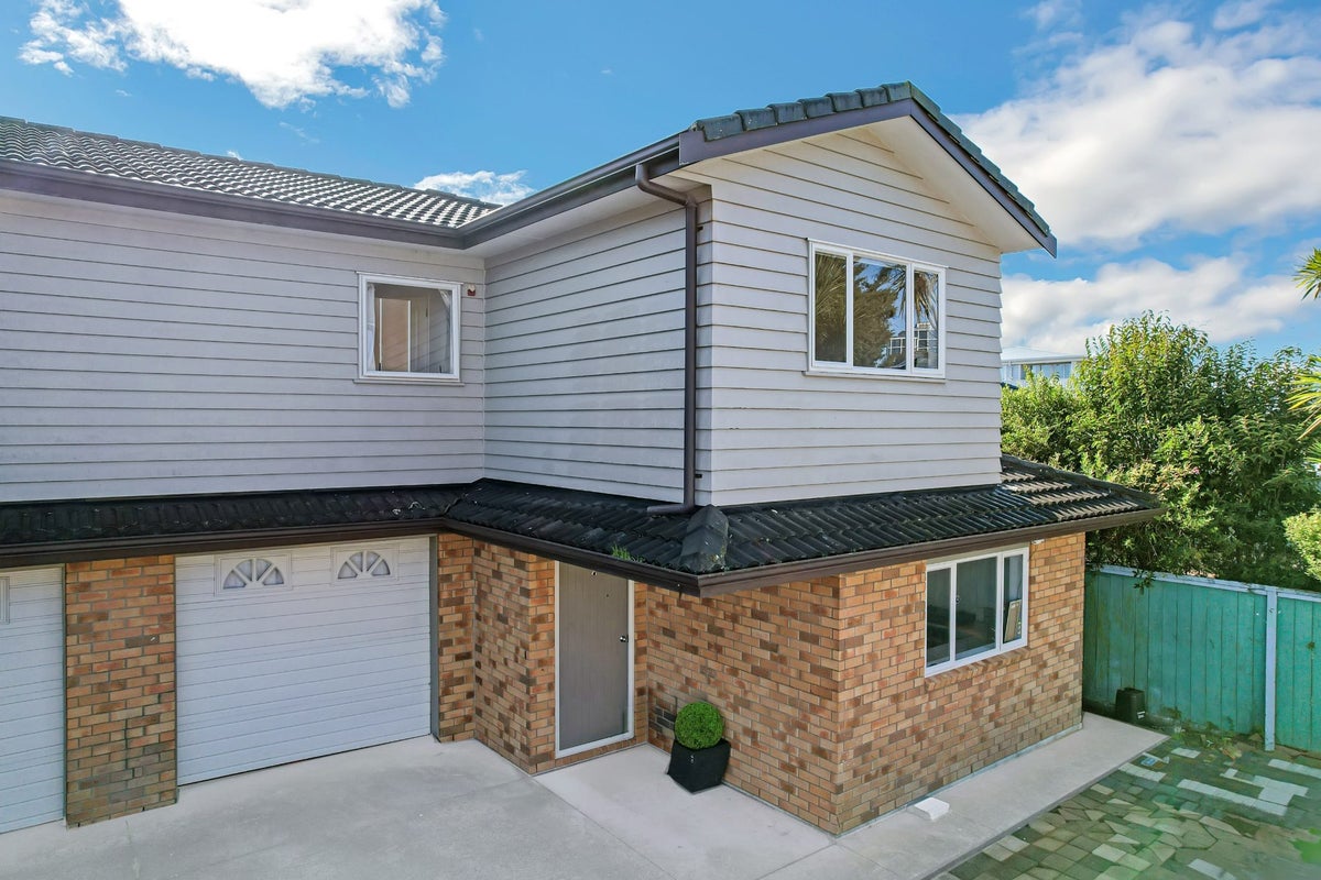 8/31 Swanson Road, Henderson, Auckland - Carousel 1