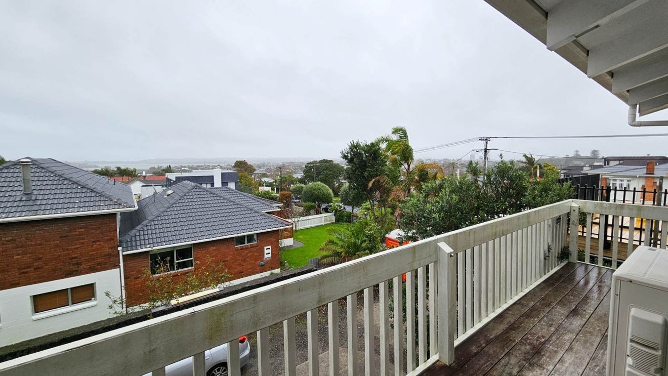 2/19 Westwell Road, Belmont, Auckland - Carousel 17