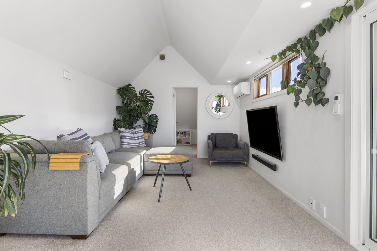 2/231 Hurstmere Road, Takapuna, Auckland - Carousel 2