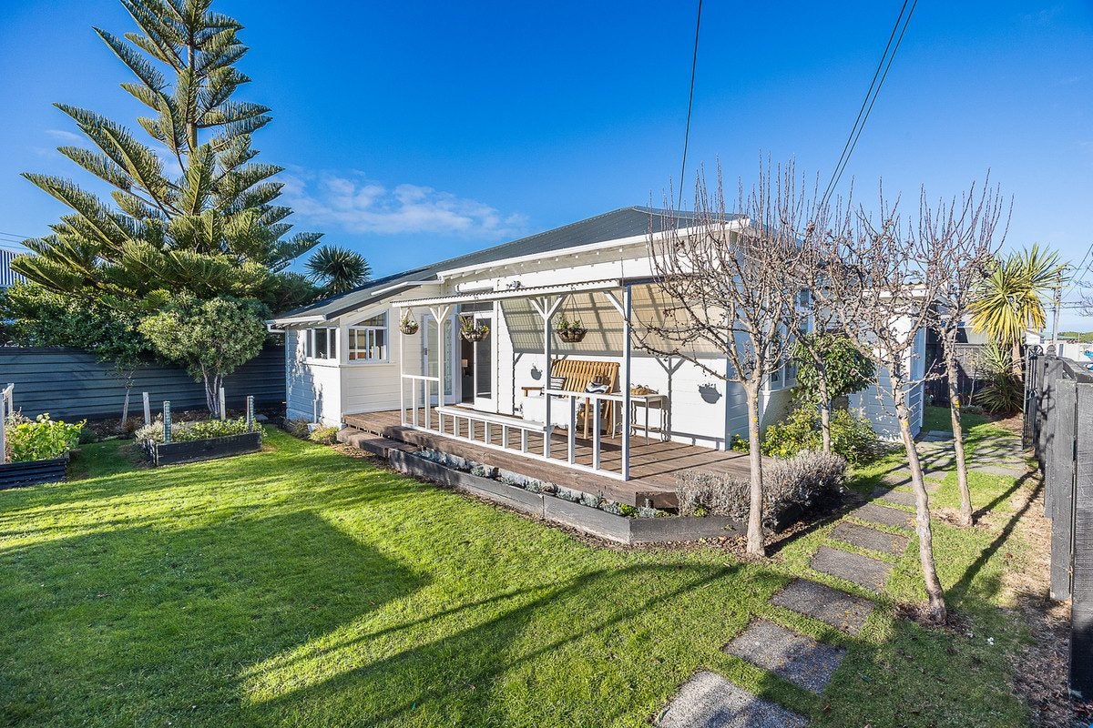 9 Montreal Street, Saint Kilda, Dunedin - Carousel 1